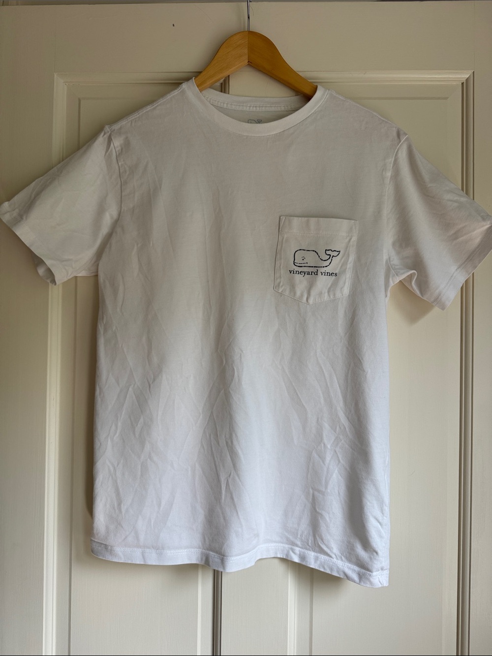 Vineyard Vines Men’s White Short-Sleeve Pocket Tee with Whale Logo